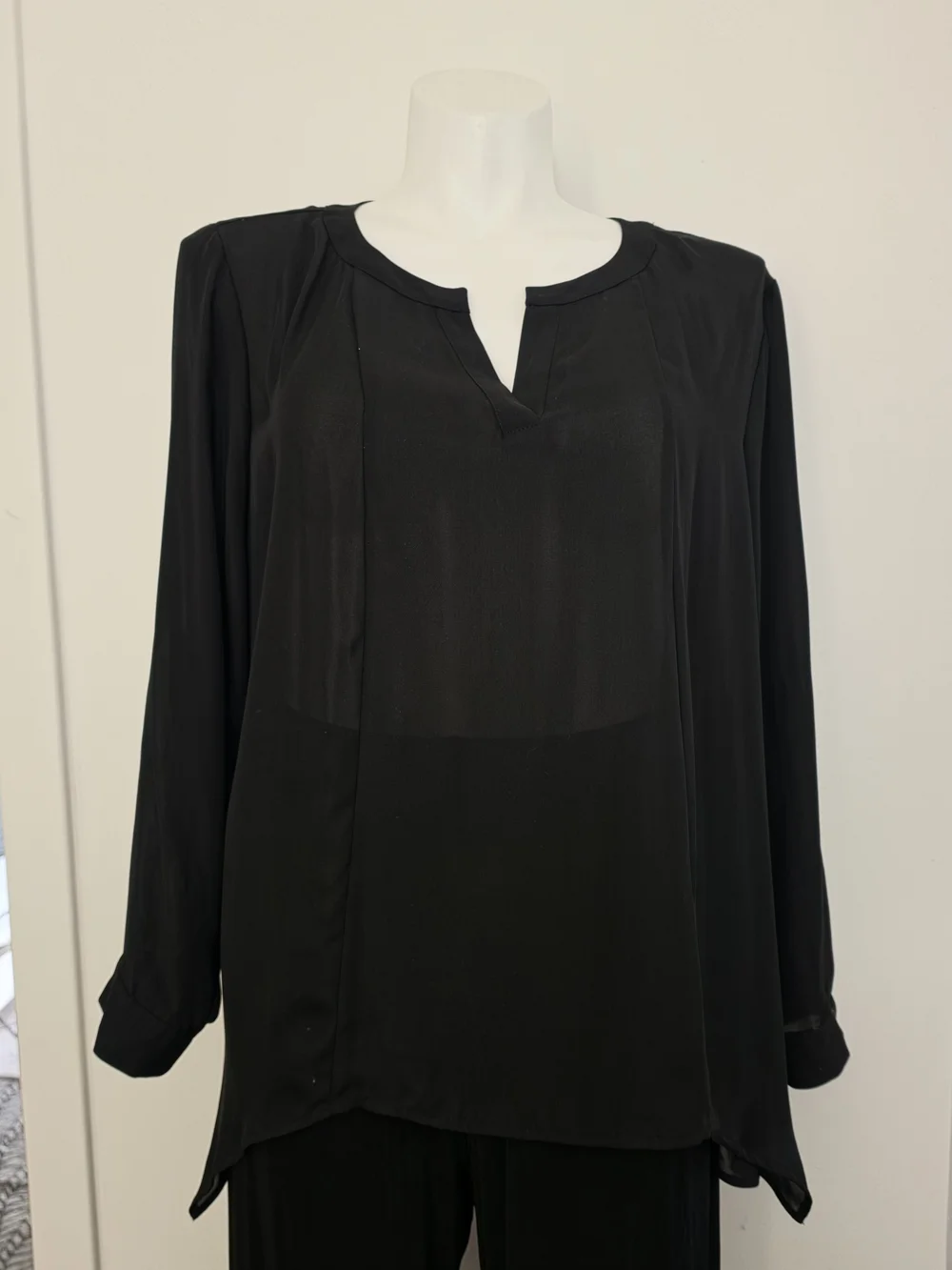 Simply Emma Women's Black V-Neck Long-Sleeve Tunic